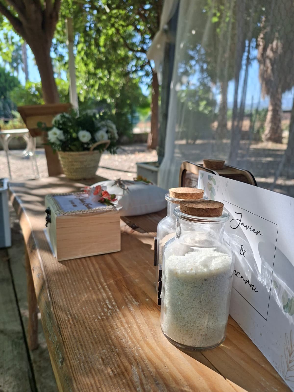 Detalle decorativo provisional para espejo personalizado de boda — Mareli Eventos Granada